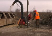 У Хмельницькому гілля переробляють на щепу