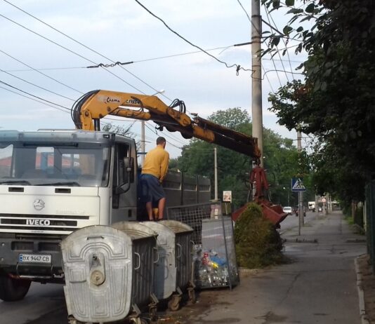 В Хмельницком листья и «зеленые отходы» от частных домовладений принимают бесплатно