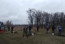 Хмельничане активно приобщаются к весенней уборке города