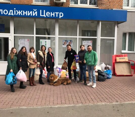 Хмельничане присоединились к социальной акции и передали вещи для животных, нуждающихся в помощи