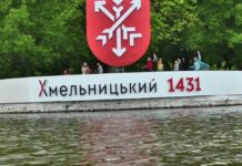 На Острове любви хмельницкие школьники высадили деревья