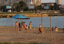 Как в Хмельницком расчищают русло Южного Буга