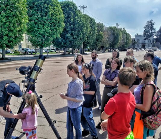Як хмельничани спостерігали сонячне затемнення