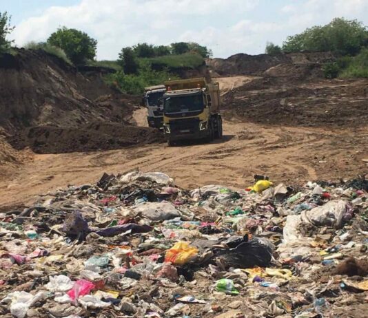 Львівське сміття знову викинули на Хмельниччині