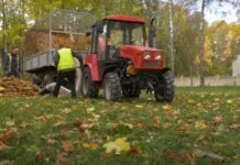 В Хмельницком появилась новая техника для уборки листьев