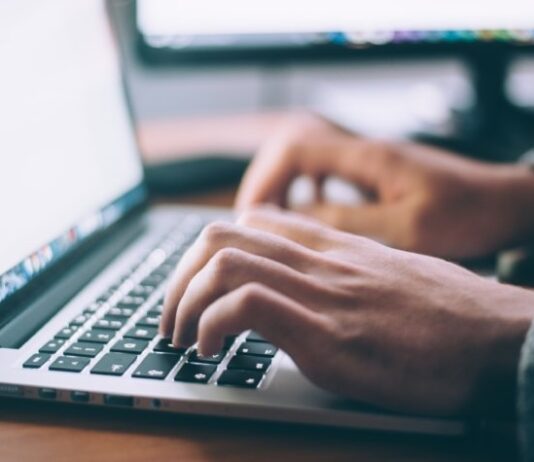 Как пользователи могут осуществить вход на платформу Париматч